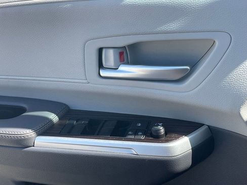 Used 2024 Toyota Sienna XLE image 8