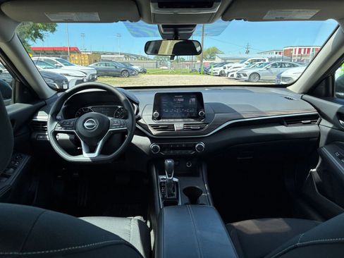 Used 2025 Nissan Altima 2.5 SV FWD image 27