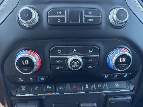 Used 2023 GMC Sierra 2500 Denali w/ Denali Ultimate Package AWD/4WD image 21