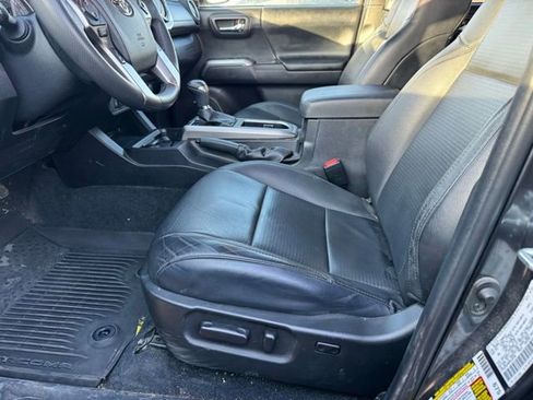 Certified 2022 Toyota Tacoma Limited image 6
