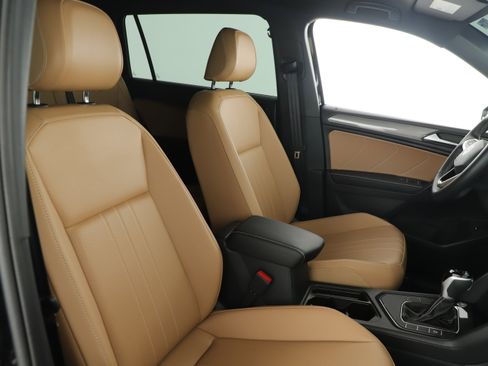 Used 2024 Volkswagen Tiguan SE image 16