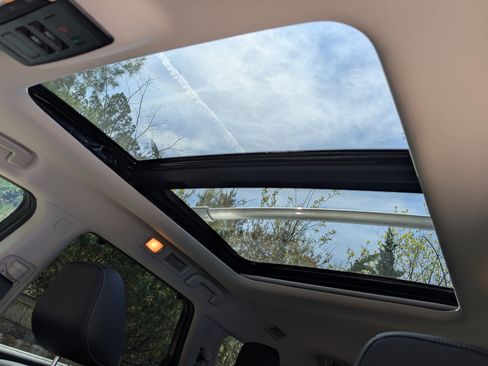 Used 2025 Nissan Pathfinder Platinum image 15