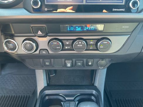 Used 2021 Toyota Tacoma TRD Off-Road AWD/4WD image 20