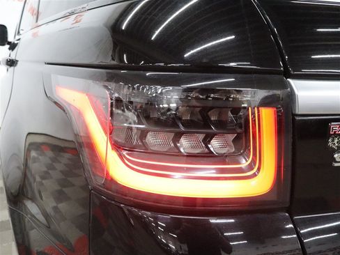 Used 2019 Land Rover Range Rover Sport HSE AWD/4WD image 9