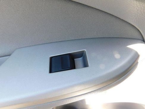 Used 2013 Toyota Corolla LE image 14