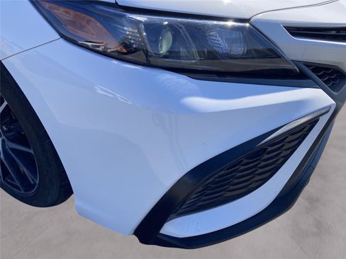 Used 2022 Toyota Camry SE image 10