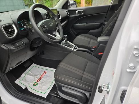 Used 2025 Hyundai Venue SEL FWD image 13