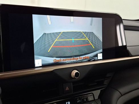 Certified 2025 Toyota Crown Signia image 15