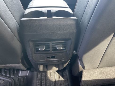 Used 2025 GMC Canyon AT4 image 17