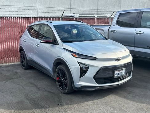 Used 2023 Chevrolet Bolt EUV LT w/ Comfort Package image 2