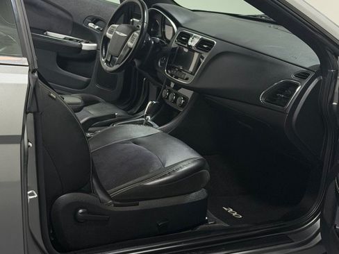 Used 2011 Chrysler 200 S FWD image 9