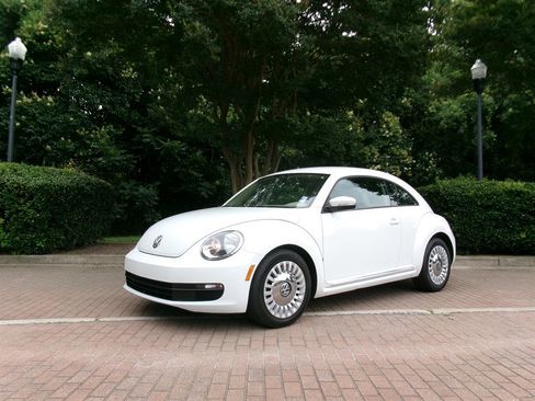 Used 2014 Volkswagen Beetle 1.8T FWD image 1
