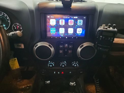 Used 2016 Jeep Wrangler Unlimited Rubicon w/ Connectivity Group image 21