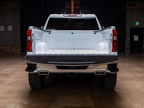 Used 2023 Chevrolet Silverado 1500 LT w/ Z71 Off-Road Package AWD/4WD image 9