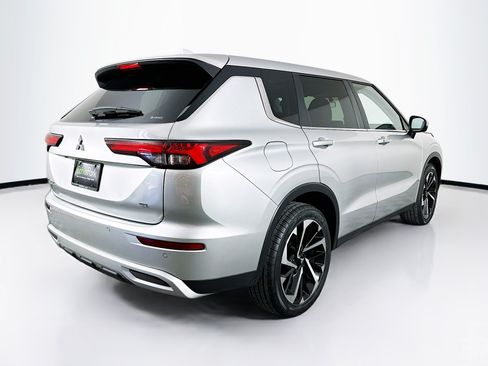 Used 2024 Mitsubishi Outlander SE AWD/4WD image 9