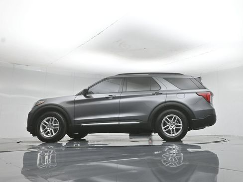 Certified 2025 Ford Explorer Active RWD image 51