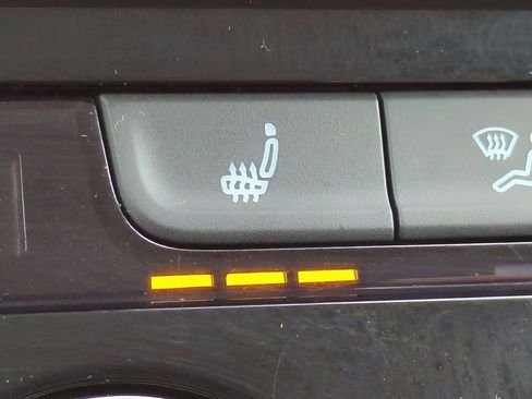 Used 2024 Volkswagen Taos SE image 23