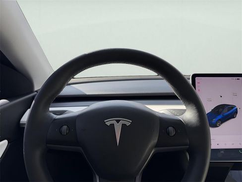 Used 2021 Tesla Model Y Long Range image 17