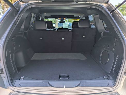 Used 2022 Jeep Grand Cherokee Laredo X RWD image 12