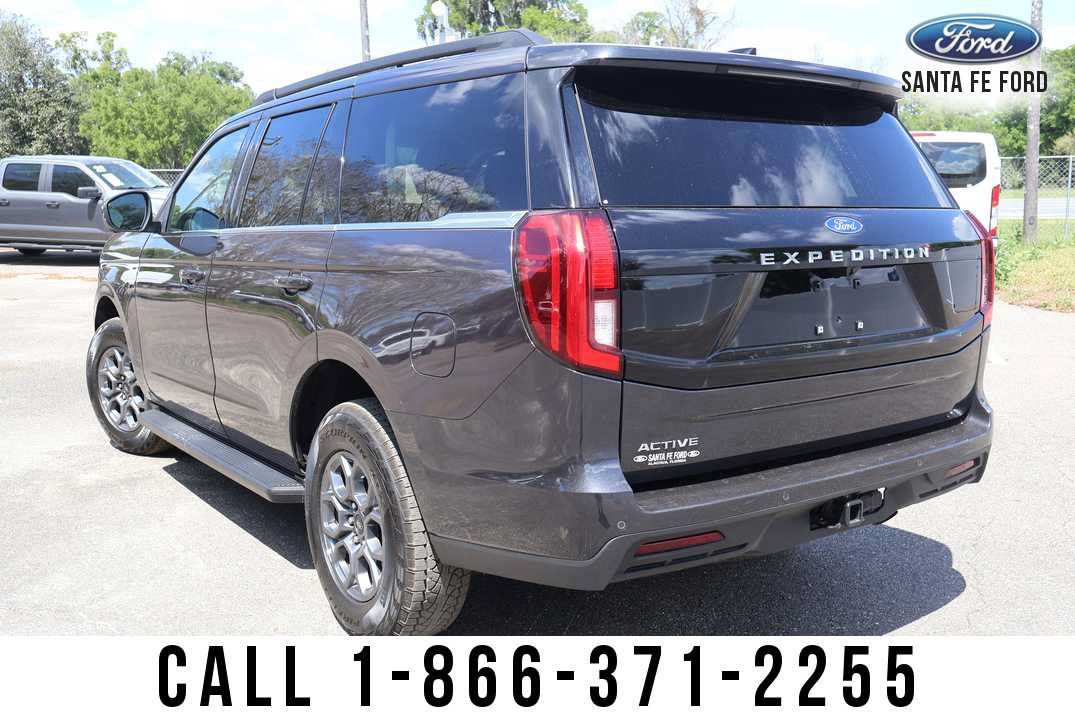 Used 2025 Ford Expedition Active RWD image 4