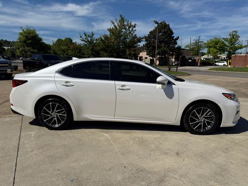 Used 2017 Lexus ES 350 w/ Luxury Package FWD image 7