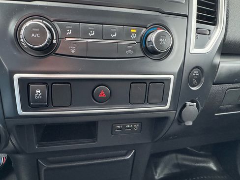 Used 2019 Nissan Titan S image 14