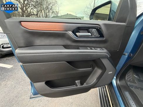 Used 2025 GMC Yukon Denali w/ Denali Reserve Package image 19