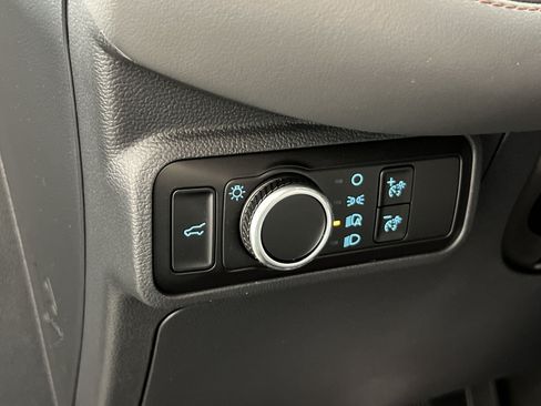 Used 2025 Ford Explorer Active RWD image 33