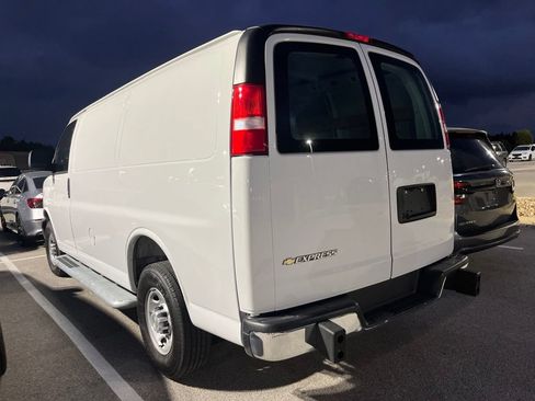 Used 2025 Chevrolet Express 2500 w/ Driver Convenience Package RWD image 4