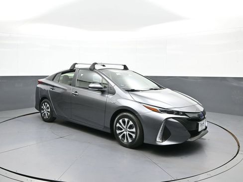 Certified 2022 Toyota Prius Prime XLE FWD image 4