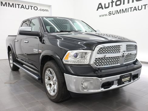 Used 2018 RAM 1500 Laramie w/ Convenience Group AWD/4WD image 2