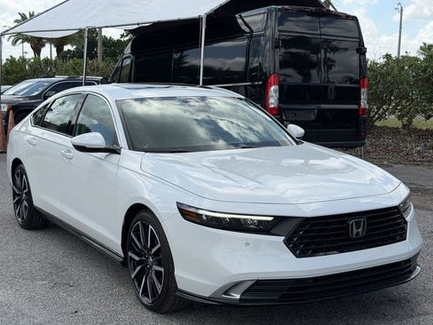 Used 2025 Honda Accord Touring image 2