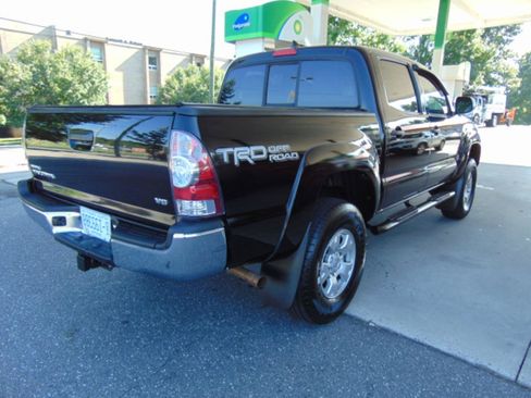 Used 2014 Toyota Tacoma 4x4 Double Cab w/ TRD Off-Road Package image 3