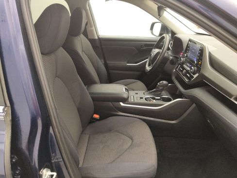 Used 2022 Toyota Highlander L image 21