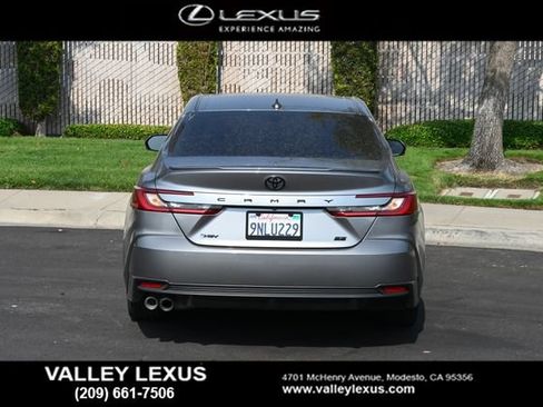 Used 2025 Toyota Camry SE w/ Convenience Package FWD image 5