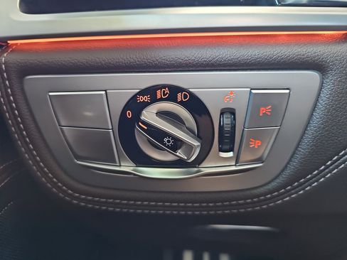 Used 2022 BMW 740i w/ M Sport Package RWD image 27