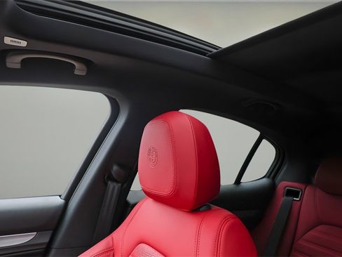 New 2025 Alfa Romeo Stelvio Sprint w/ Veloce Package image 18