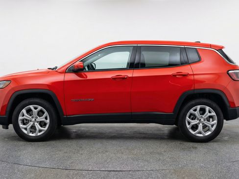 Used 2025 Jeep Compass Latitude image 5
