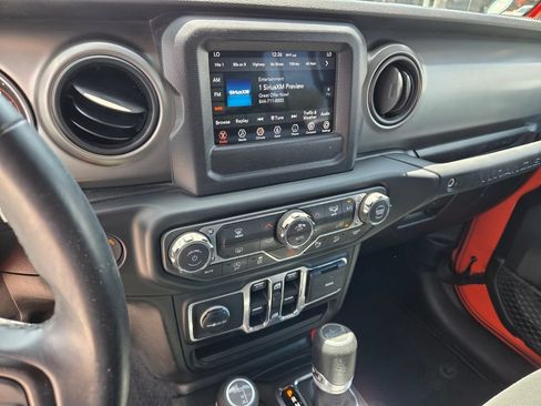 Used 2018 Jeep Wrangler Unlimited Sport S AWD/4WD image 23