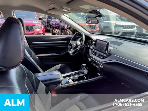 Used 2024 Nissan Altima 2.5 SR FWD image 17