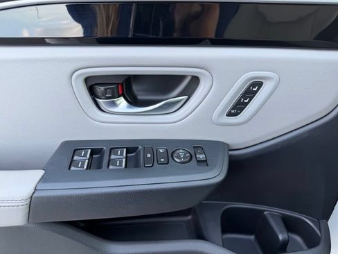 Used 2025 Honda Pilot EX-L image 17