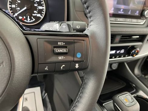 Used 2023 Nissan Rogue SV w/ SV Premium B Package FWD image 23