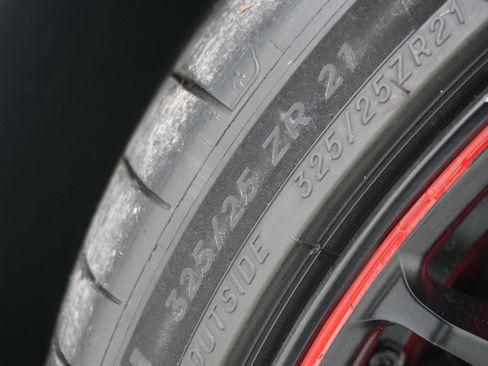 Used 2021 Chevrolet Corvette Stingray Premium Cpe w/ Z51 Performance Package image 39