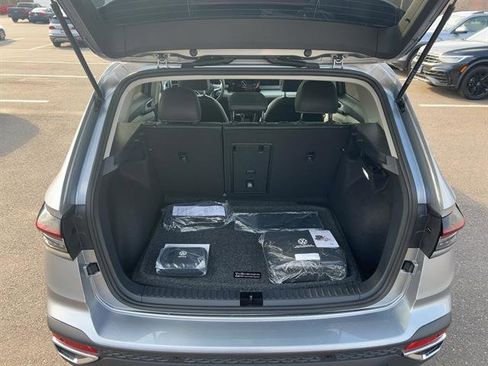 New 2025 Volkswagen Taos SEL image 12