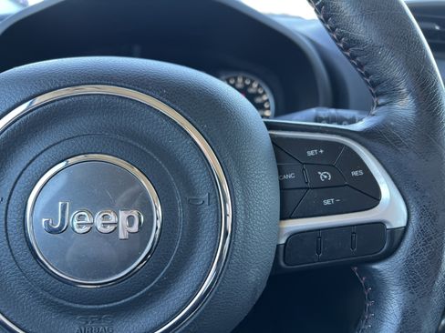 Used 2016 Jeep Renegade Trailhawk w/ Premium Trailhawk Package image 31