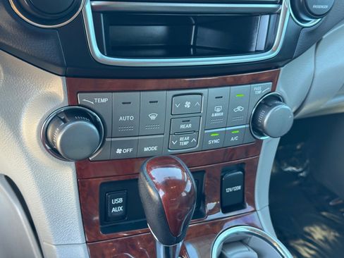Used 2013 Toyota Highlander Limited image 30