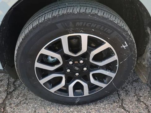 Used 2024 Ford Maverick Lariat image 2