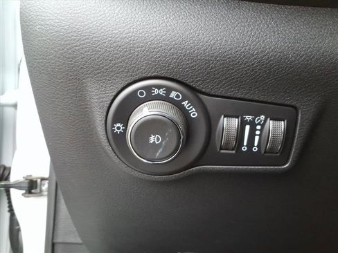 New 2026 Jeep Compass Limited image 17