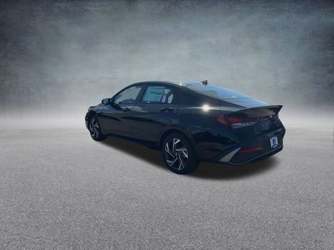 Used 2025 Hyundai Elantra Sport FWD image 18