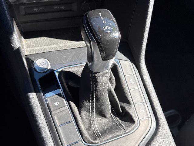 Certified 2023 Volkswagen Tiguan SE R-Line AWD/4WD image 37